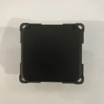 Berker Integro 230V stikkontakt sort med låg