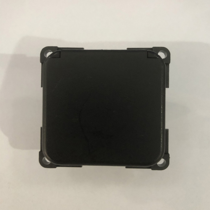 Berker Integro 230V stikkontakt sort med låg i gruppen Campingvogn og autocamper / El - Elektronik / Kontakter&strøm ind / ud / Stikkontakt 230V hos Campmarket (65614)