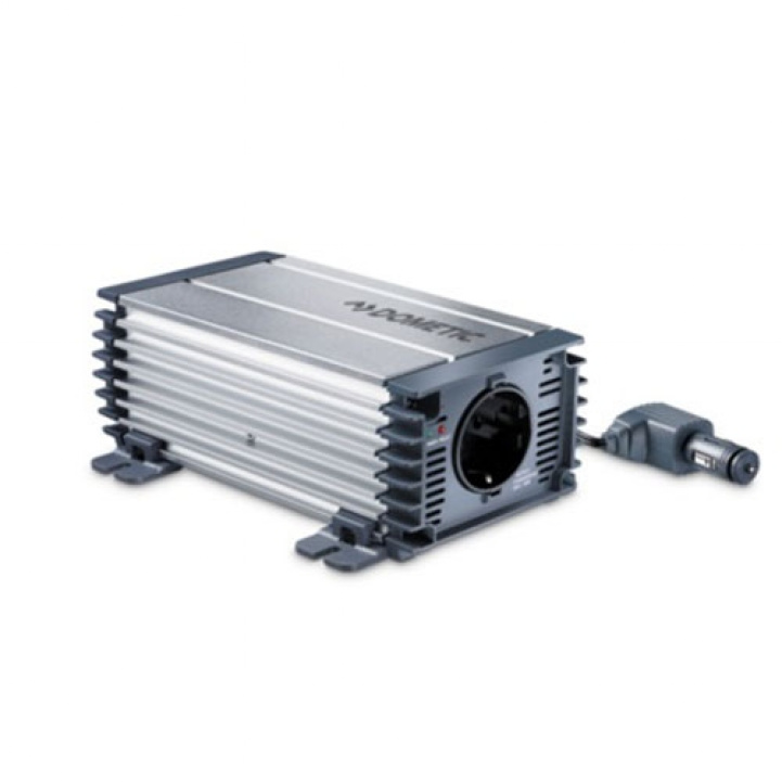 Dometic PerfectPower PP 152 i gruppen Campingvogn og autocamper / El - Elektronik / Batterier & Omformere / Inverter & Omformer / Omformer 12V Til 230V hos Campmarket (65666)
