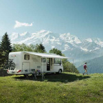 Thule Omnistor 8000 med 230V motor hvid kasse