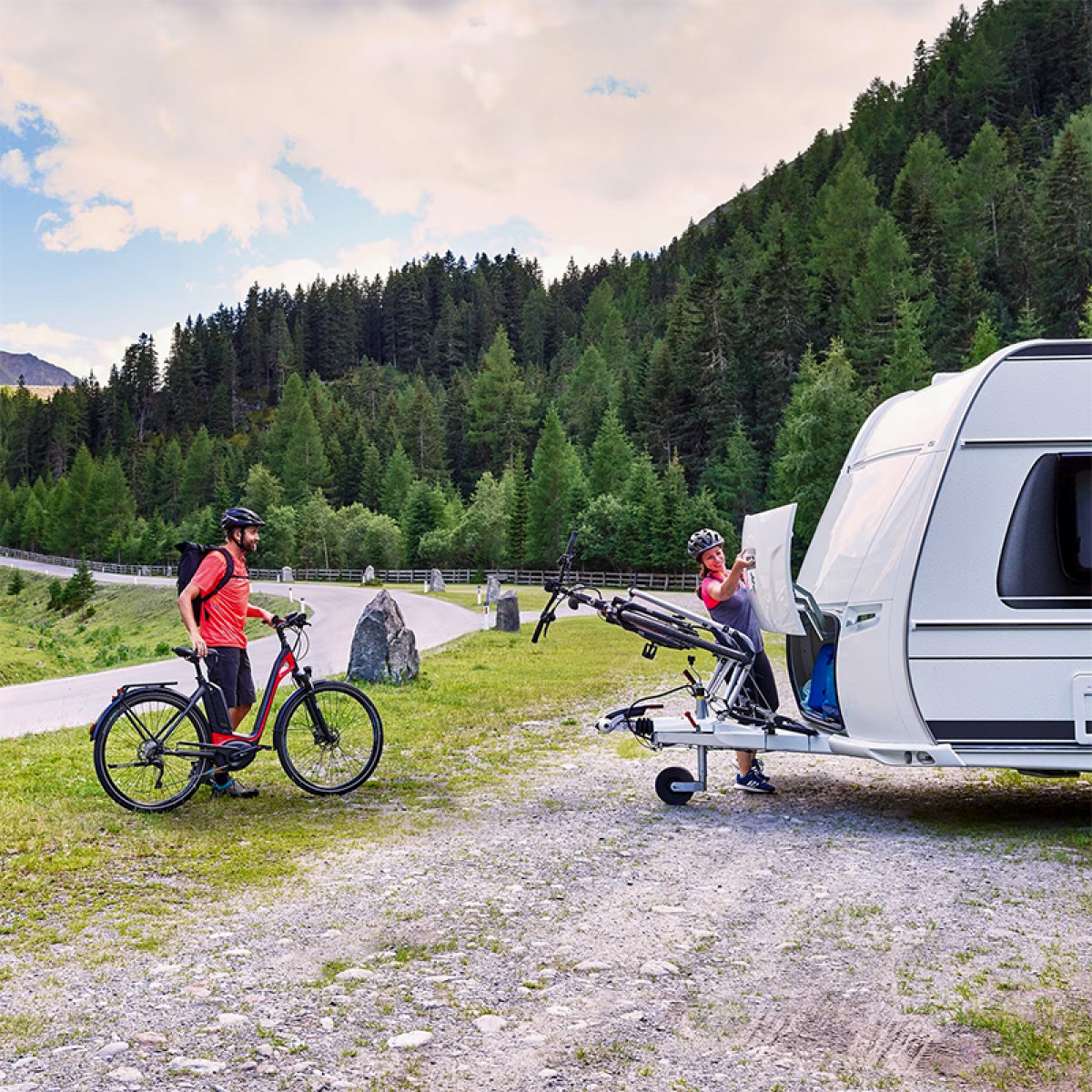 Thule Caravan Superb til elektriske cykler i gruppen Campingvogn og autocamper / Chassis / Cykelstativ / Træk bar hos Campmarket (66400)