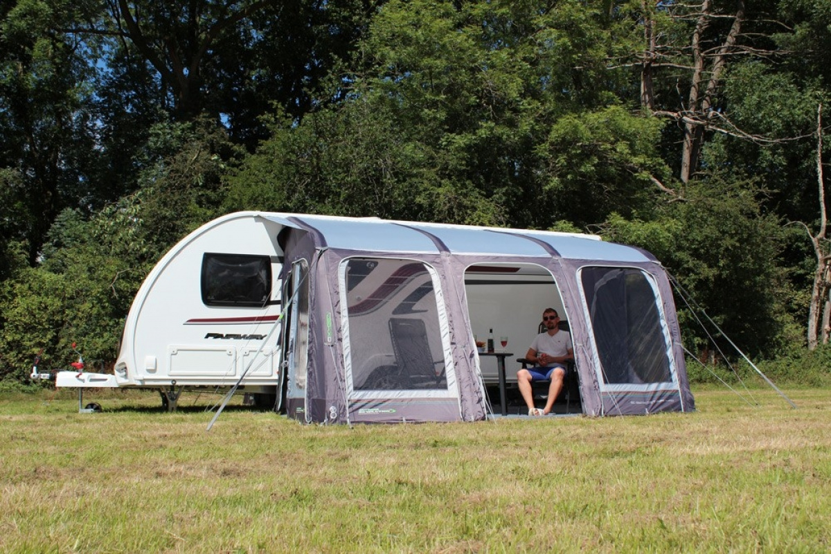 E-Sport Air 400 Outdoor Revolution i gruppen Fortelt & Markiser / Fortelt Autocamper / Oppustelige telte til autocampere hos Campmarket (67978)