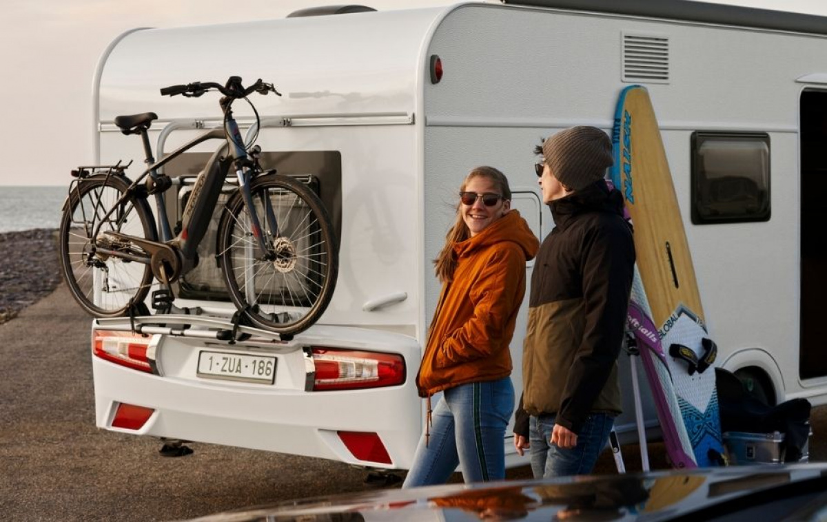 Thule Omnistor 6300 Tagmonteret Sort Box i gruppen Fortelt & Markiser / Markiser / Autocamper Markiser / Thule/Omnistor / Tagmonteret hos Campmarket (68810)