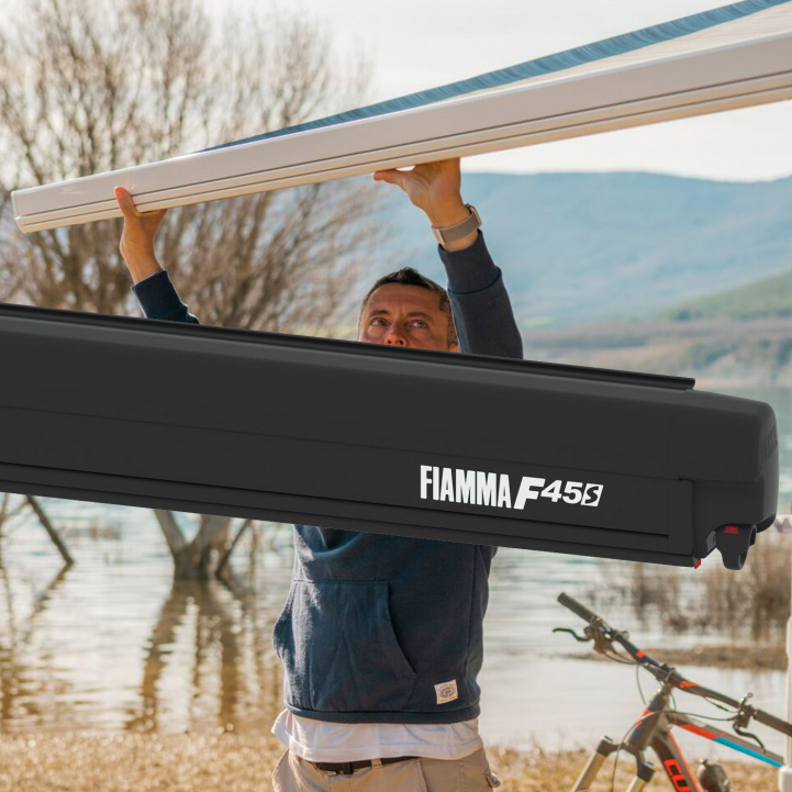 Fiamma F45S Deep Black Box i gruppen Fortelt & Markiser / Markiser / Autocamper Markiser / Fiamma / vægmonteret hos Campmarket (69071)