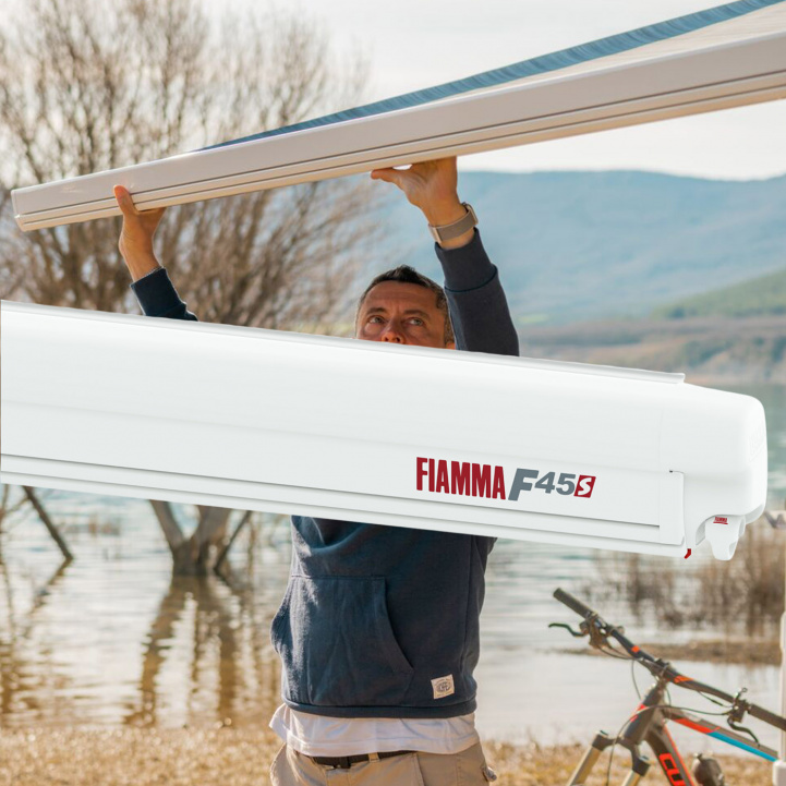 Fiamma F45 S Hvid i gruppen Fortelt & Markiser / Markiser / Autocamper Markiser / Fiamma / vægmonteret hos Campmarket (69601)