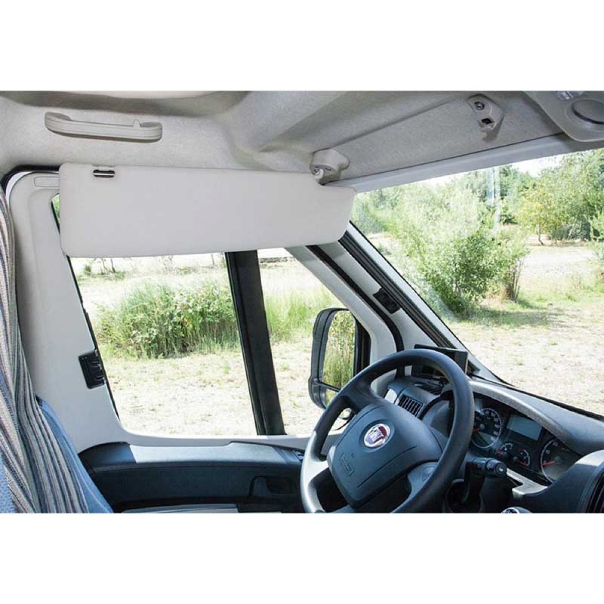 Solbeskyttelsesadapter til REMIfront Fiat Ducato 2006- i gruppen Campingvogn og autocamper / Tekstiltæpper & Betræk / Mørklægnings gardiner hos Campmarket (74046)