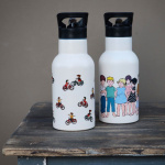 Vandflaske med »Lotte fra Balademagergade«