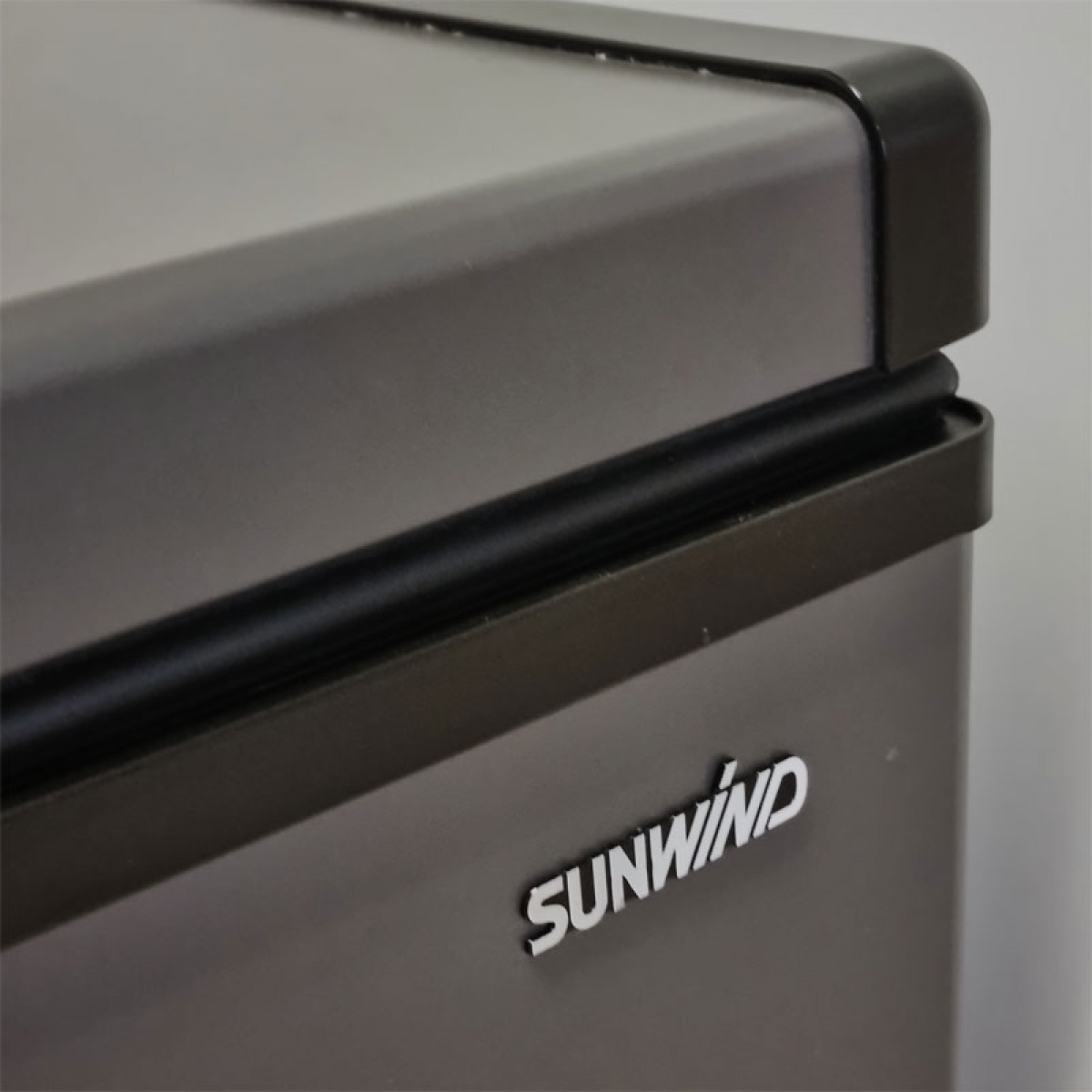 Sunwind Fryseboks Ventus 70 Gas/12V/230V i gruppen Campingvogn og autocamper / Varme & Køling / Køleskabe & Kølebokse / Absorptions køleskab hos Campmarket (79405)