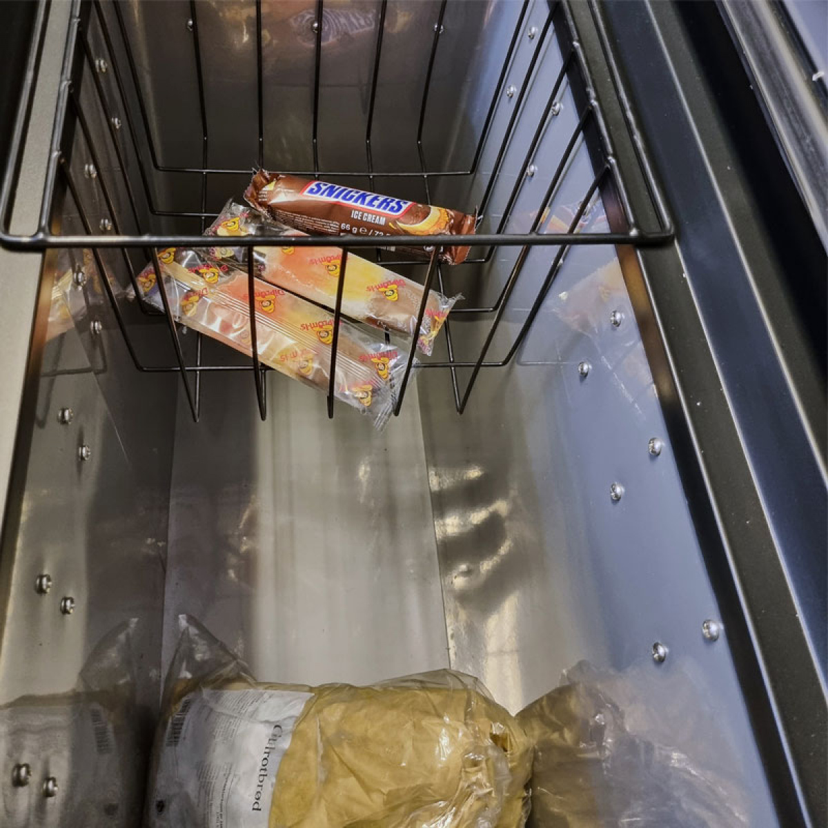 Sunwind Fryseboks Ventus 70 Gas/12V/230V i gruppen Campingvogn og autocamper / Varme & Køling / Køleskabe & Kølebokse / Absorptions køleskab hos Campmarket (79405)
