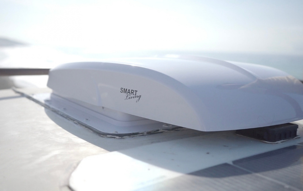 Smart Living Roof Fan 40x40 i gruppen Campingvogn og autocamper / Karosseri / Tag Luger / Tagluger 40*40cm hos Campmarket (79683)