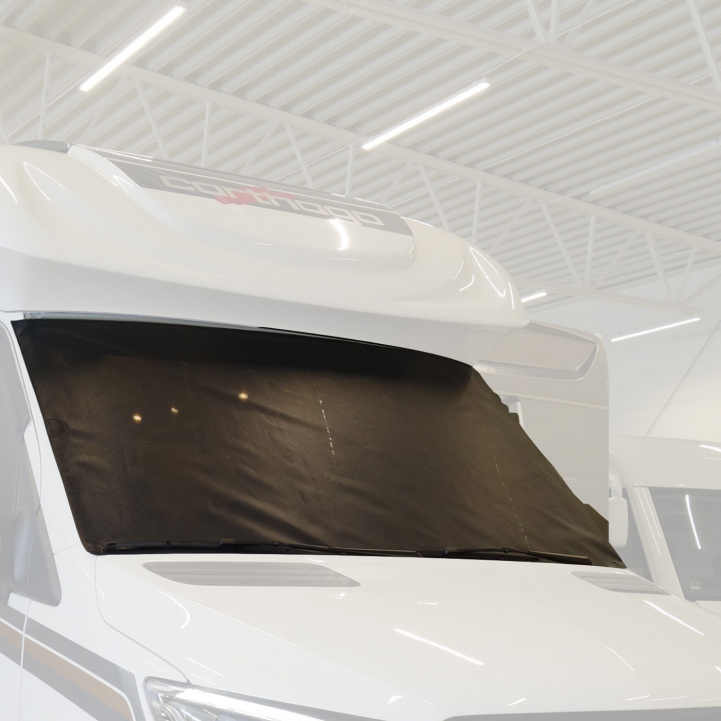 SunOut Solafskærmning til Forruden Standard MB 2021- i gruppen Campingvogn og autocamper / Tekstiltæpper & Betræk / Mørklægnings gardiner hos Campmarket (81538)