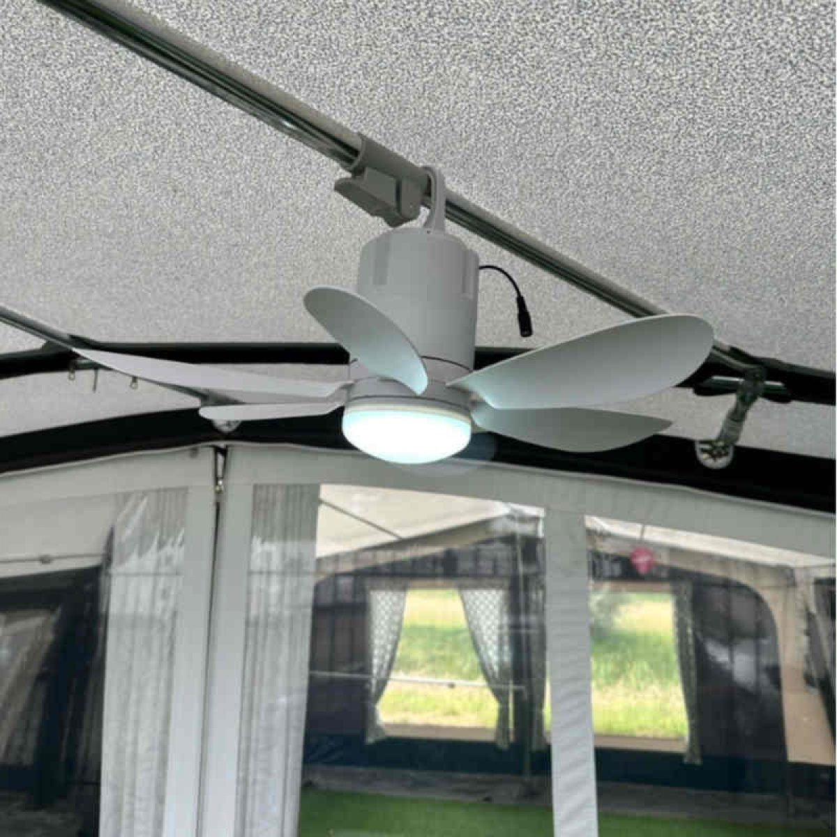 Genopladelig Ventilator Med Lampe i gruppen Campingvogn og autocamper / Varme & Køling / Ventilatorer og Varme hos Campmarket (82790)