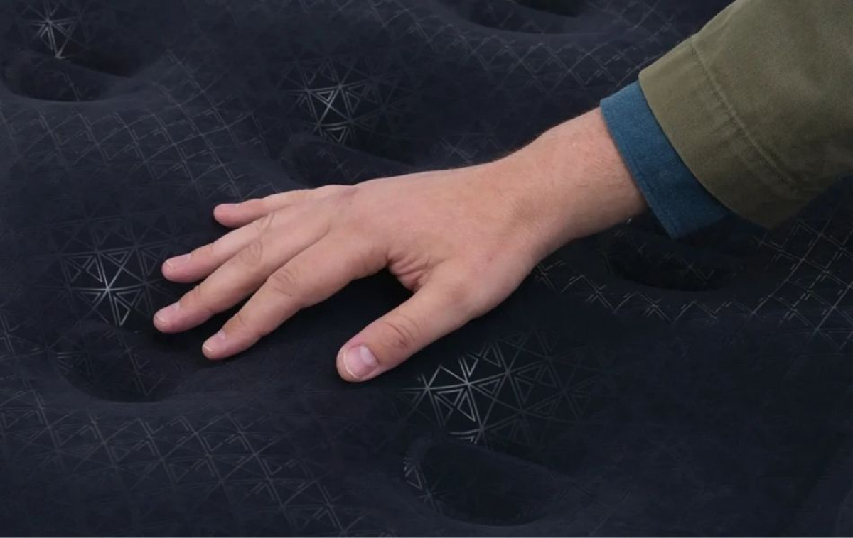 Outwell Luftmadras Superior Double med indbygget pumpe i gruppen Outdoor / Soveudstyr hos Campmarket (83140)