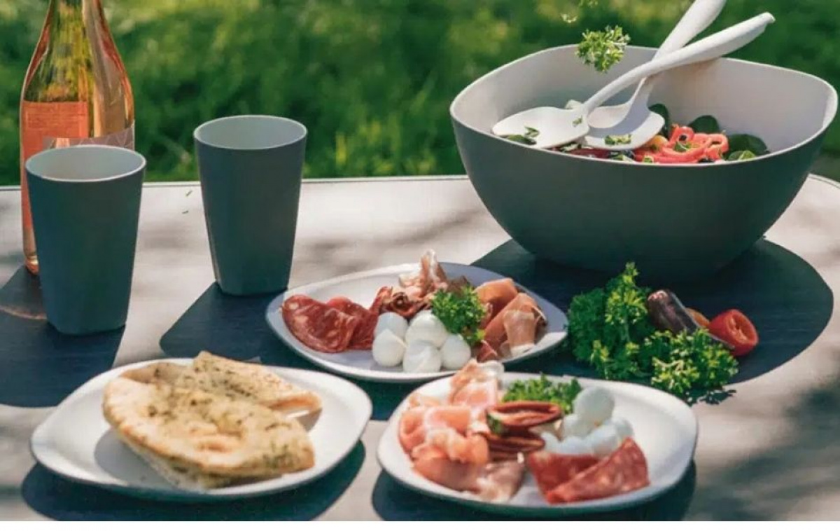 Outwell Stel 16 dele Gala Shadow Green i gruppen Husholdning & Køkken / Servering / Komplette tallerken sæt hos Campmarket (83145)