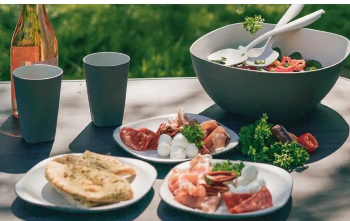 Outwell Stel 8 dele Gala Shadow Green i gruppen Husholdning & Køkken / Servering / Komplette tallerken sæt hos Campmarket (83152)