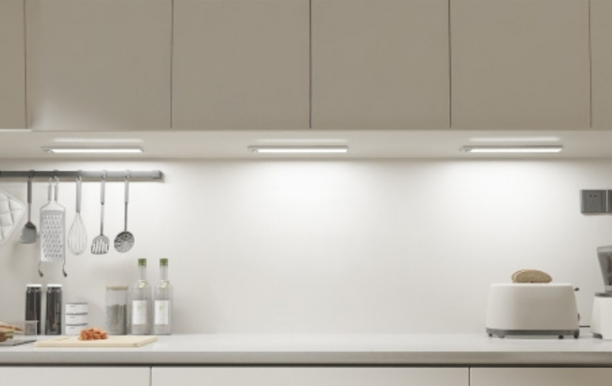 Lampe Garderobe/skabsbelysning Opladelig 40x2 cm inkl. sensor i gruppen Hjem og indretning / Belysning & Lygter hos Campmarket (83772)