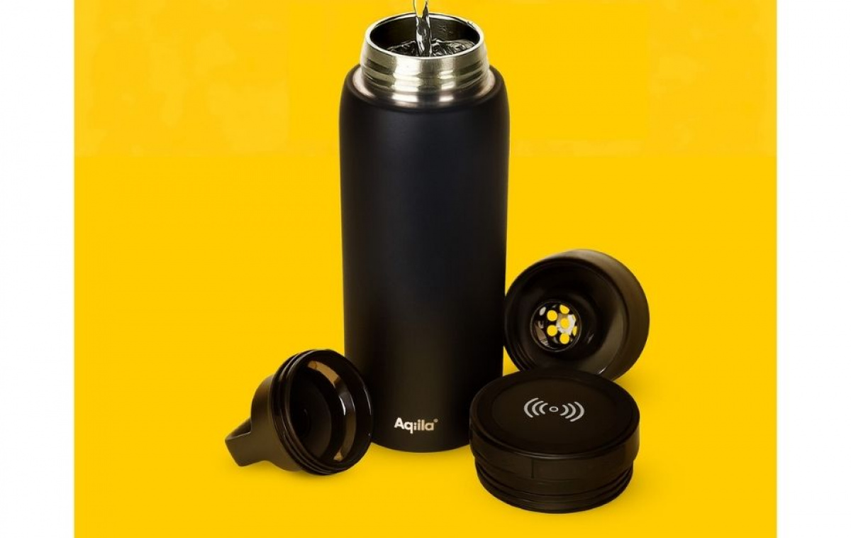 Aqiila Powerbottle 2-i-1 Flaske og Powerbank i gruppen Campingvogn og autocamper / El - Elektronik / Smart hjælpemiddel hos Campmarket (84008)